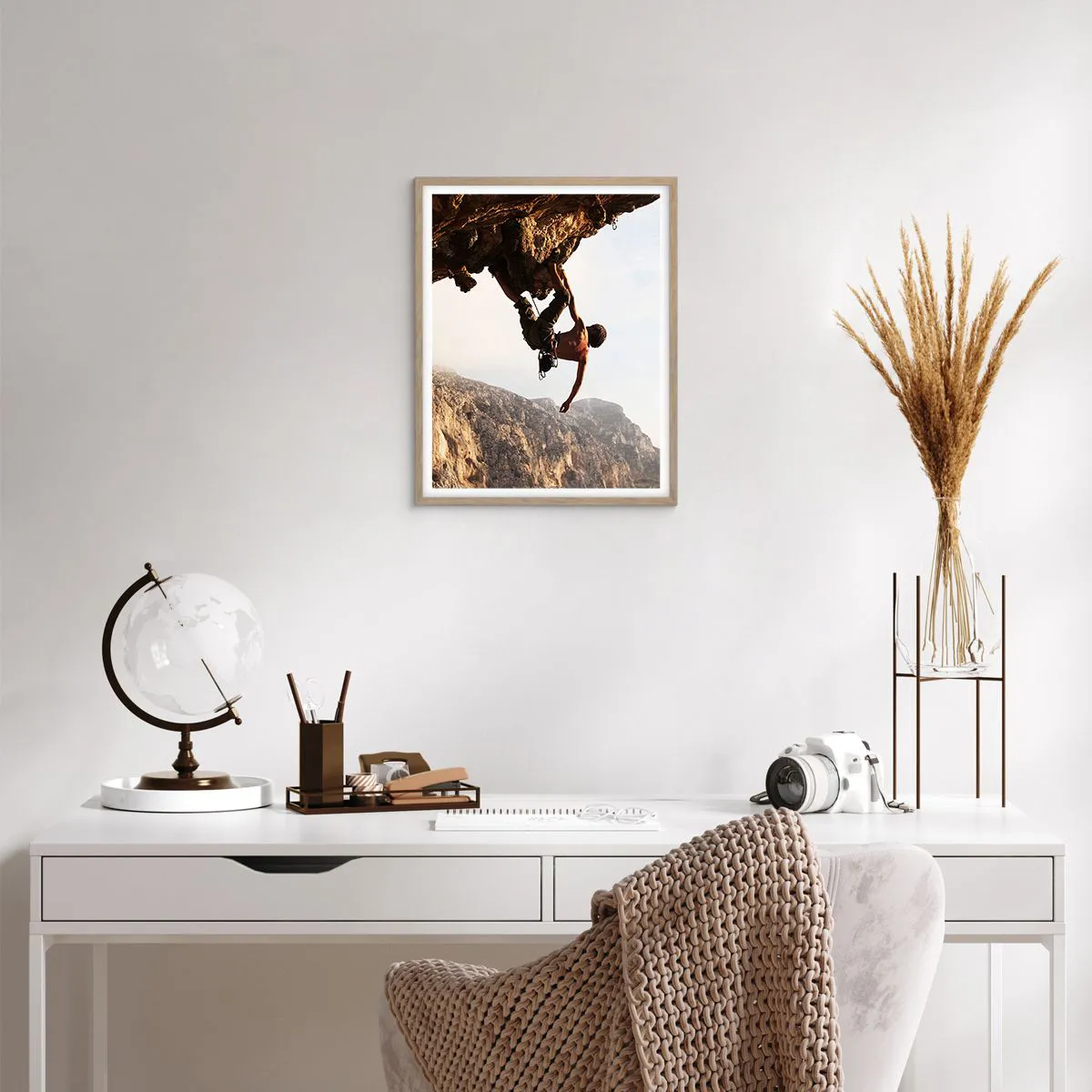 Poster în ramă de stejar deschis - Lumea s-a micșorat într-un pumn pe un afloriment de bolovani - 40x50 cm