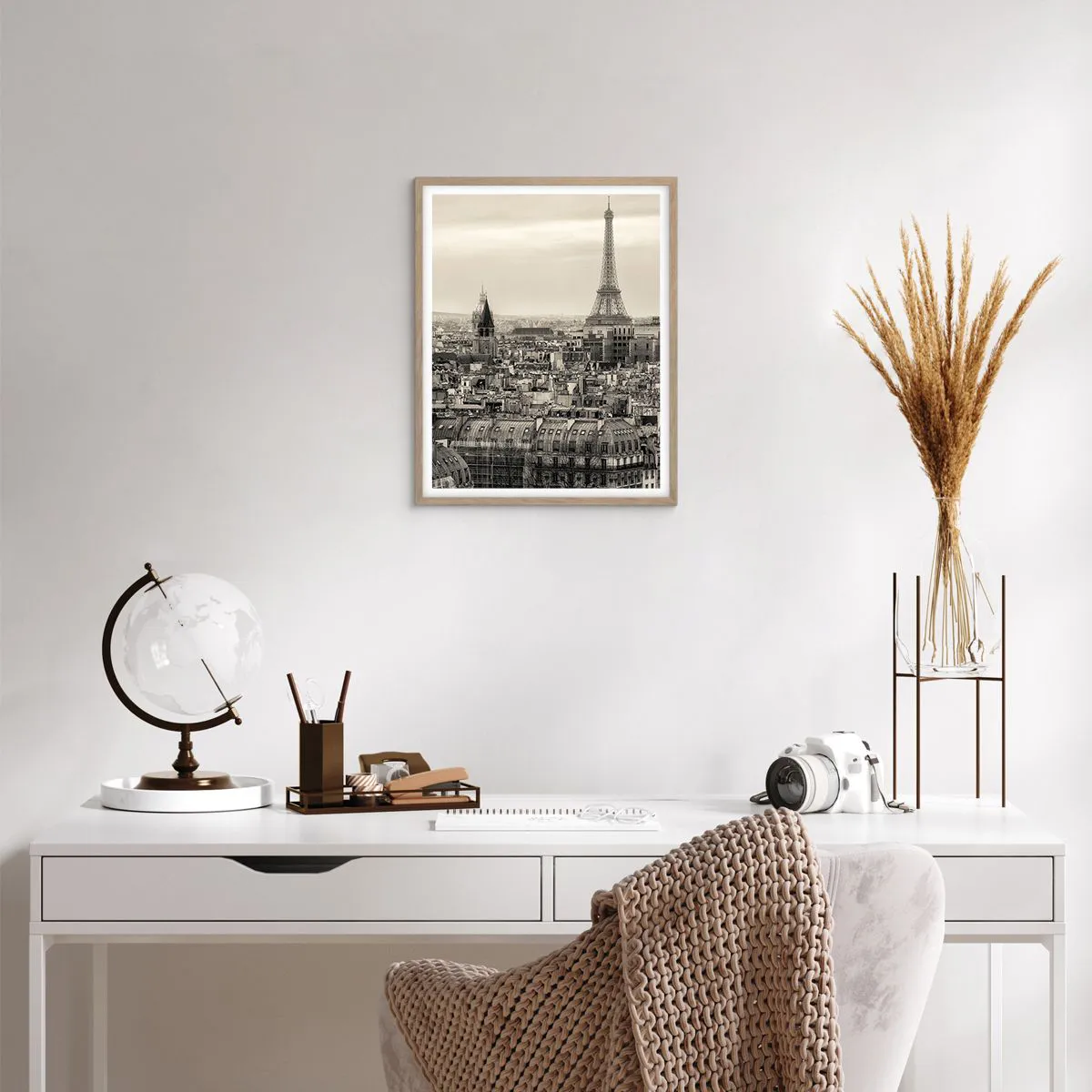 Plakat i ramme af lyst egetræ - Over Paris' hustage - 40x50 cm