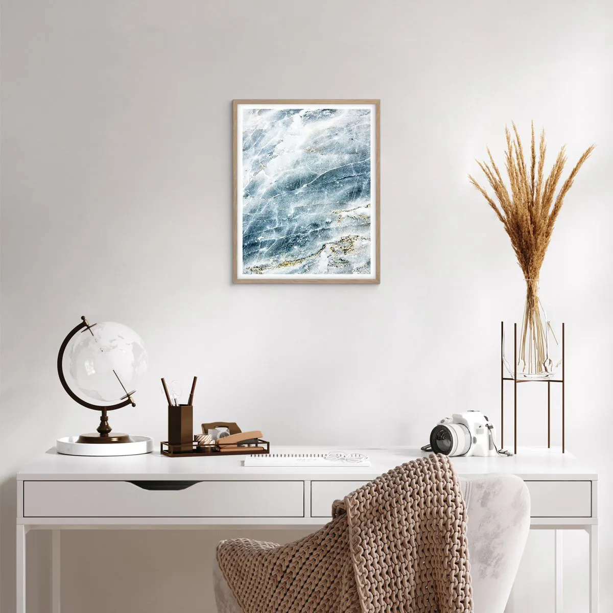 Plakat i ramme af lyst egetræ - Isverden - 40x50 cm