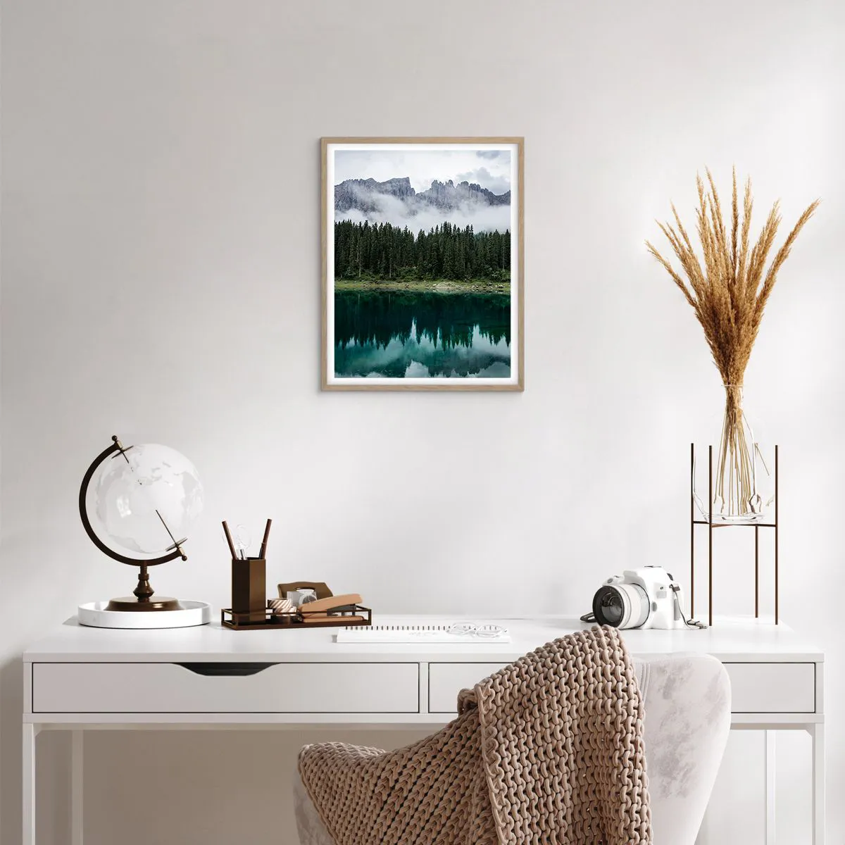 Plakat i ramme af lyst egetræ - Hys, tys, lad os ikke vække sovevandet... - 40x50 cm