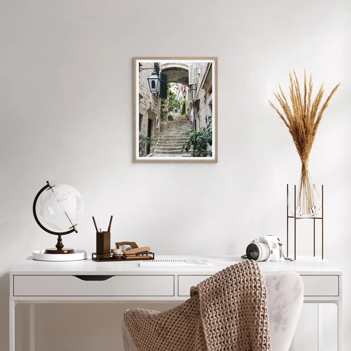 Poster in einem Rahmen aus heller Eiche - Eine bezaubernde Gasse - 40x50 cm