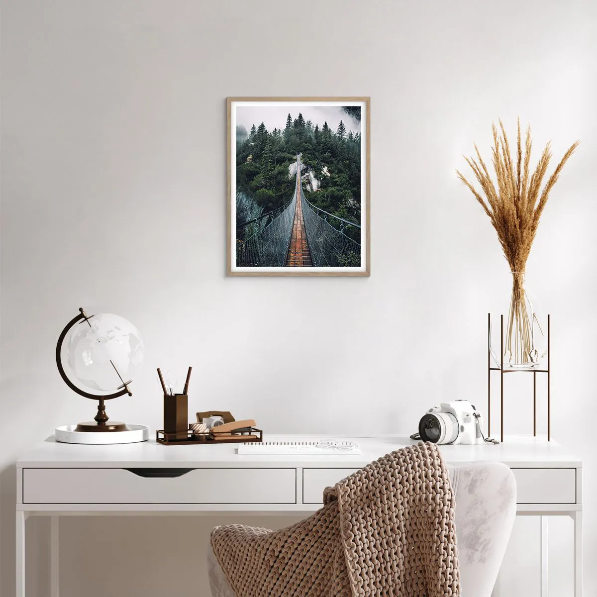 Plakat i ramme af lyst egetræ - Kun for ørne - 40x50 cm