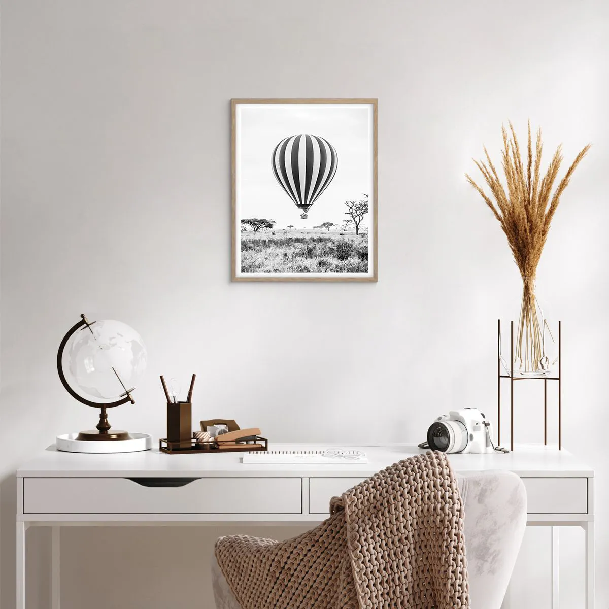 Poster în ramă de stejar deschis - Peste savană - 40x50 cm