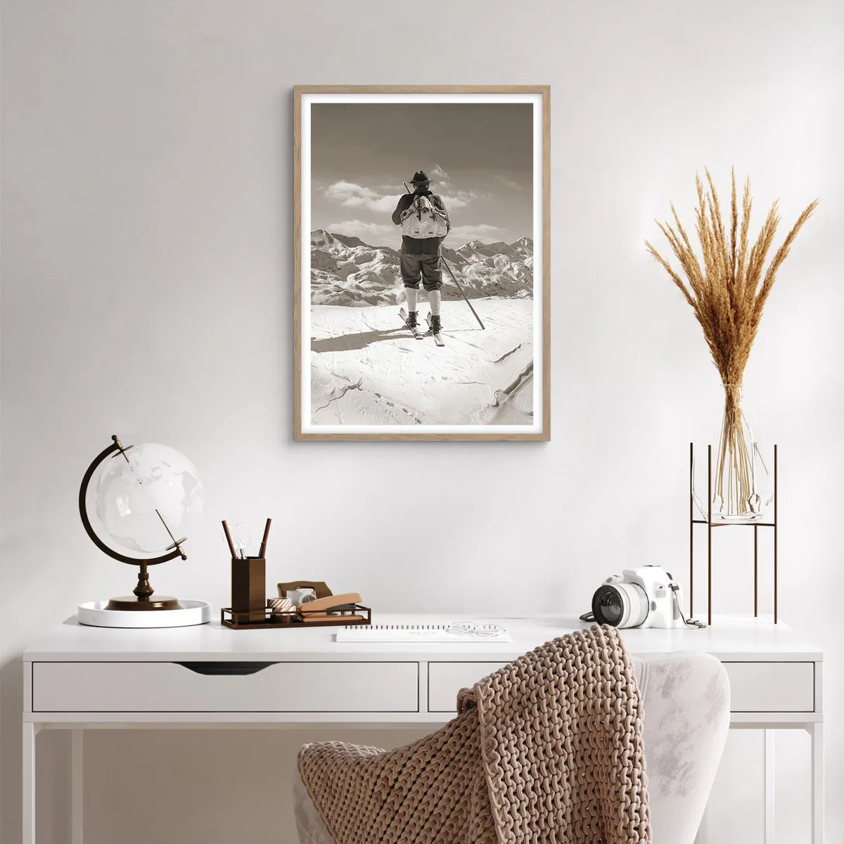 Pôster com moldura de carvalho claro - E as montanhas são as mesmas - 50x70 cm