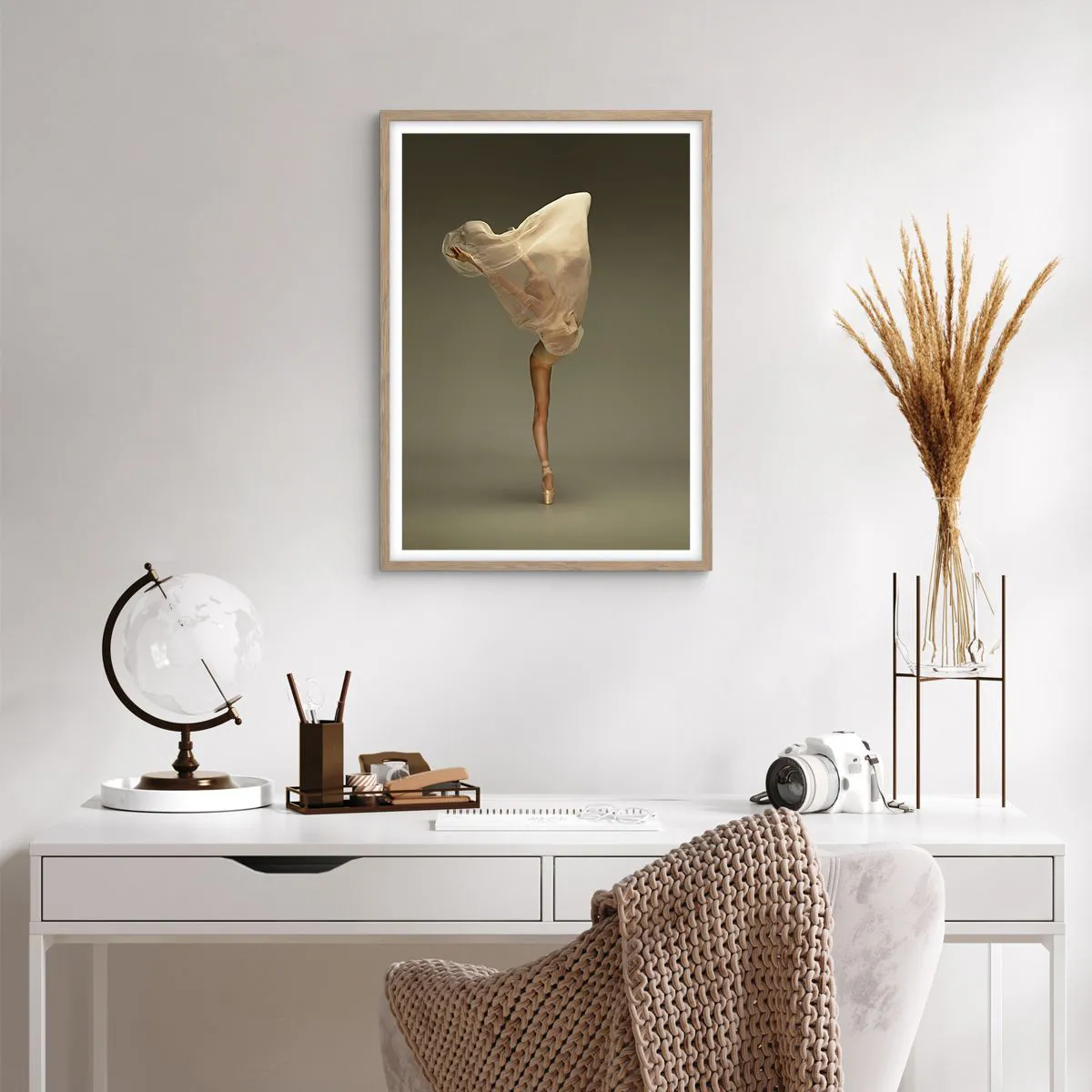 Plakat i ramme af lyst egetræ - Den er ved at flyve - 50x70 cm