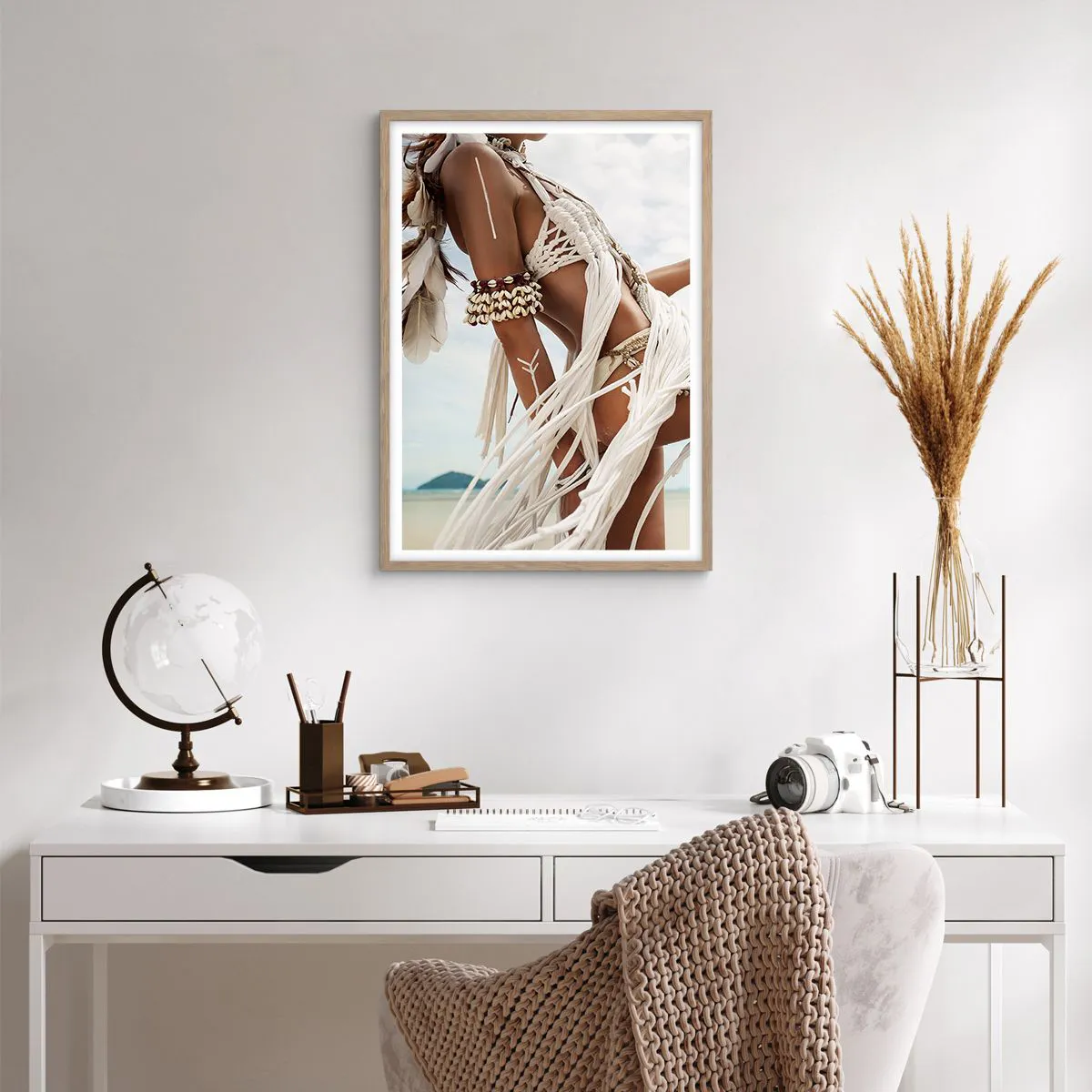 Poster în ramă de stejar deschis - Preoteasa Soarelui - 50x70 cm