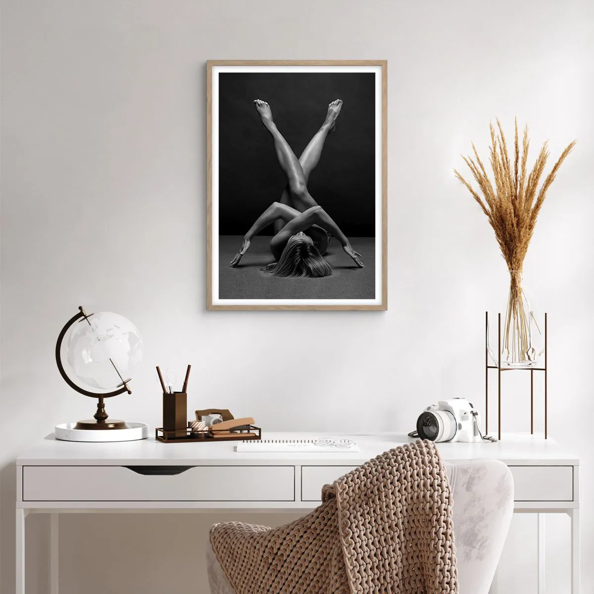 Affiche dans un chêne clair - Poster - Géométrie de la nudité - 50x70 cm