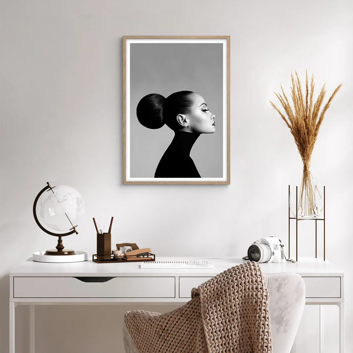 Plakat i ramme af lyst egetræ - Moderne Nefretete - 50x70 cm