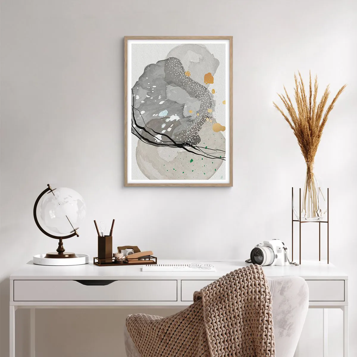 Een poster in een licht eiken lijst - Organische compositie - 50x70 cm