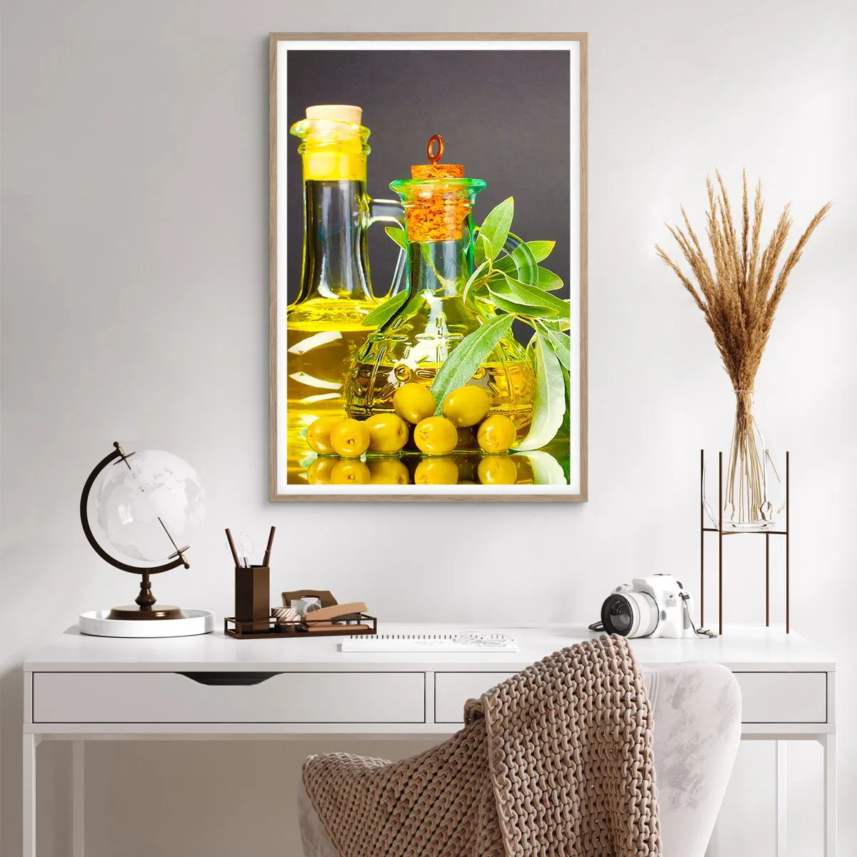 Poszter világos tölgy keretben - Csendélet olívabogyóval és olívaolajjal - 61x91 cm