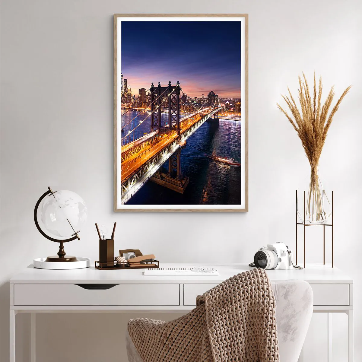 Plakat i ramme af lyst egetræ - En lysende bro til hjertet af byen - 61x91 cm