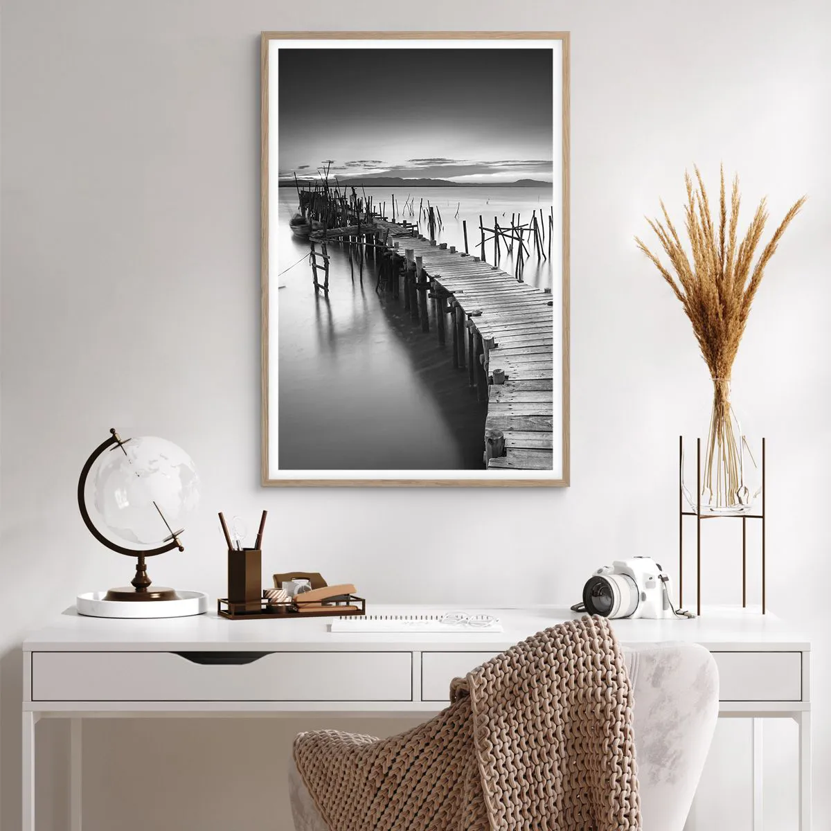 Affiche dans un chêne clair - Poster - La paix d'un rivage oublié - 61x91 cm