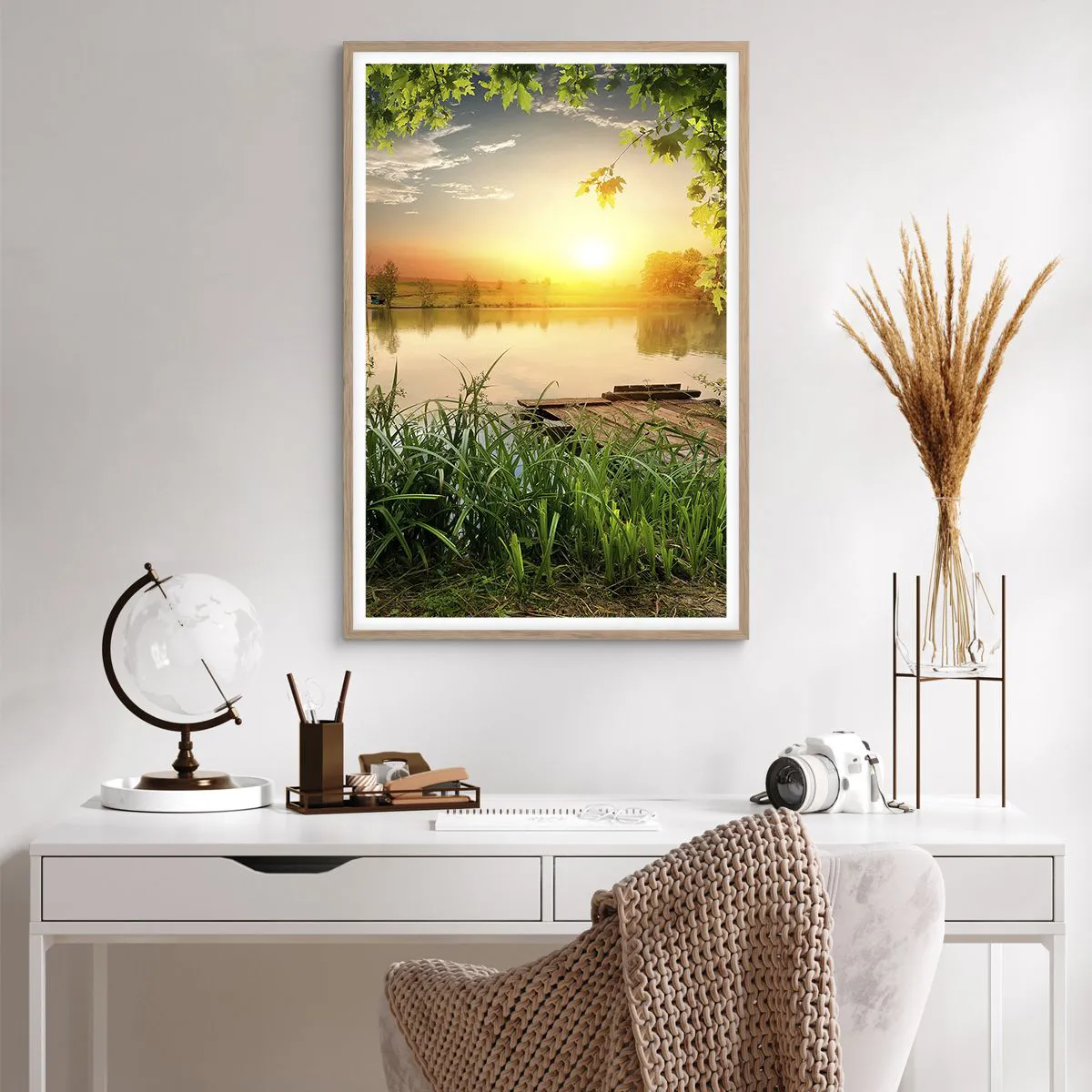 Affiche dans un chêne clair - Poster - Paysage dans un cadre verdoyant - 61x91 cm