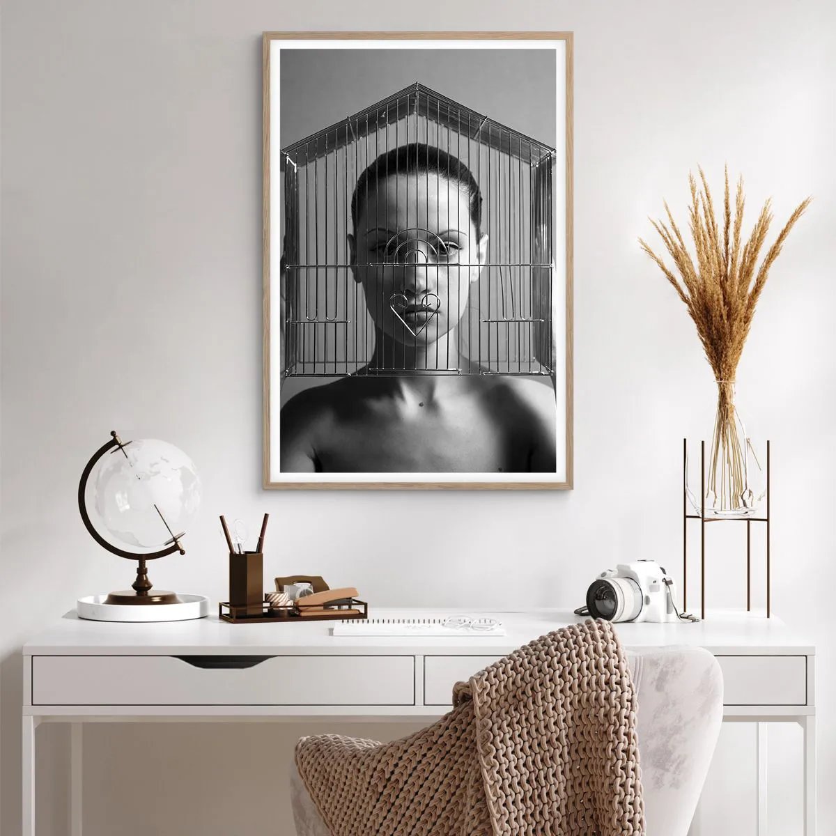 Affiche dans un chêne clair - Poster - Portrait un peu surréaliste - 61x91 cm