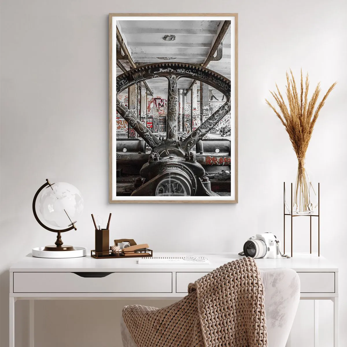 Affiche dans un chêne clair - Poster - Vie secrète d'une usine - 61x91 cm