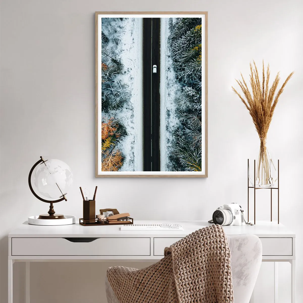 Pôster com moldura de carvalho claro - Cortar a floresta no inverno - 61x91 cm