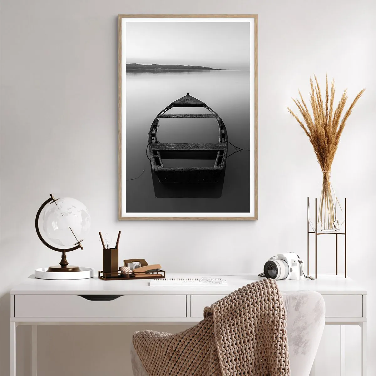 Plakat i ramme af lyst egetræ - Længsel og melankoli - 61x91 cm