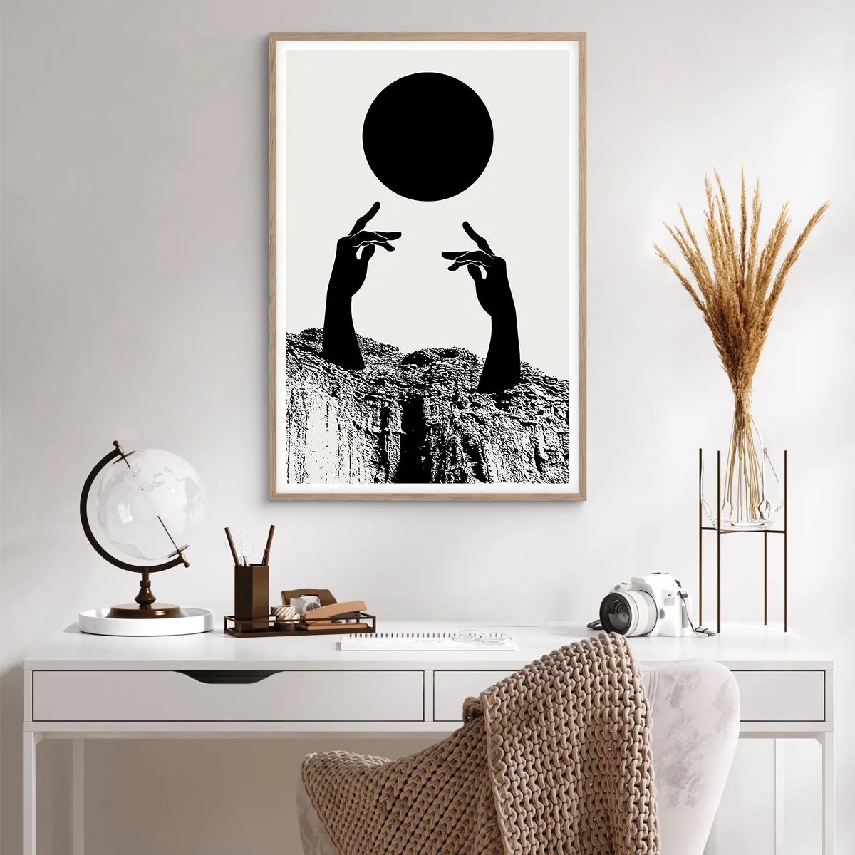 Plakat i ramme af lyst egetræ - Surrealistisk komposition: solen og resten - 61x91 cm