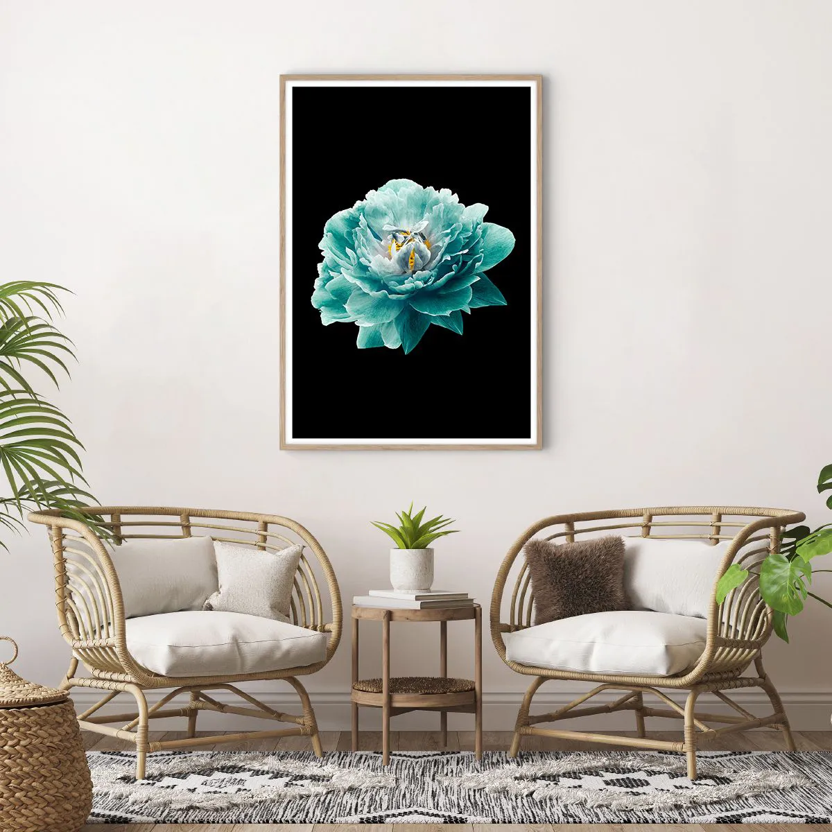 Poster in einem Rahmen aus heller Eiche - Blaue und goldene Blütenblätter - 70x100 cm