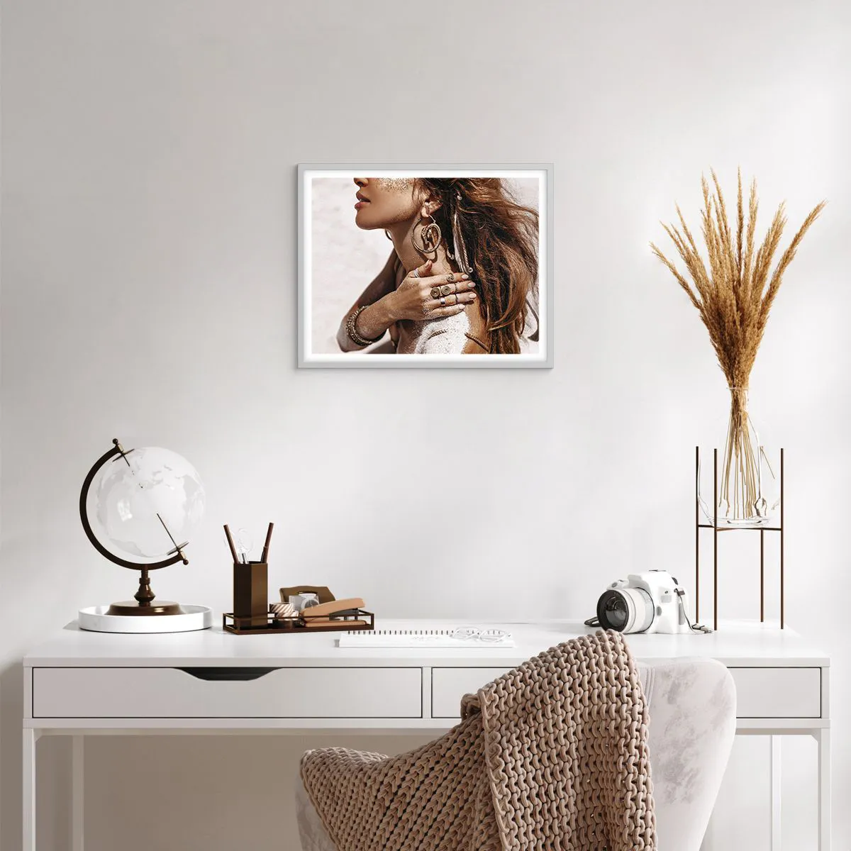 Plakat w białej ramie - Królowa dzikiej plaży - 50x40 cm