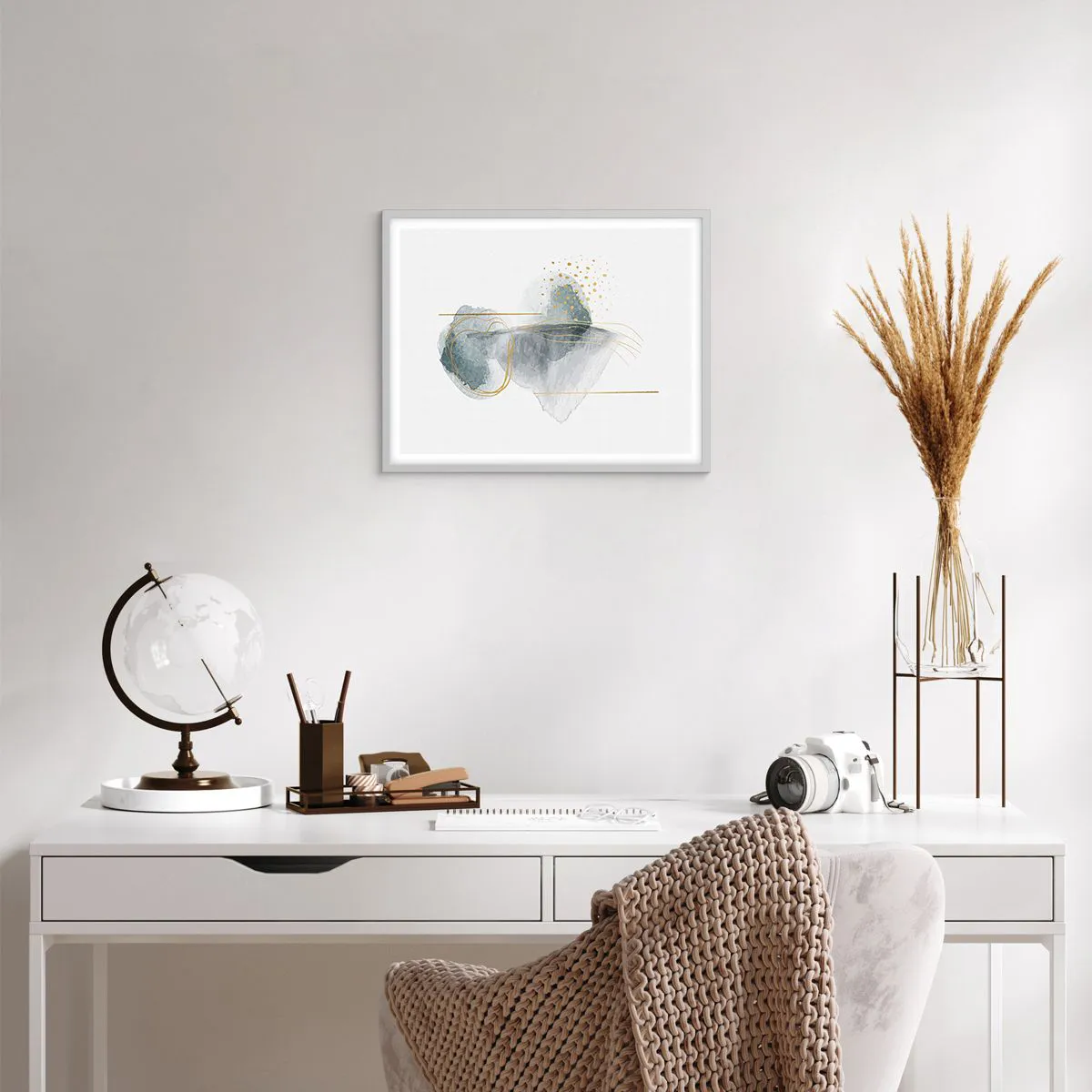 Poster in een witte lijst - Over de relatie tussen grijs en goud - 50x40 cm