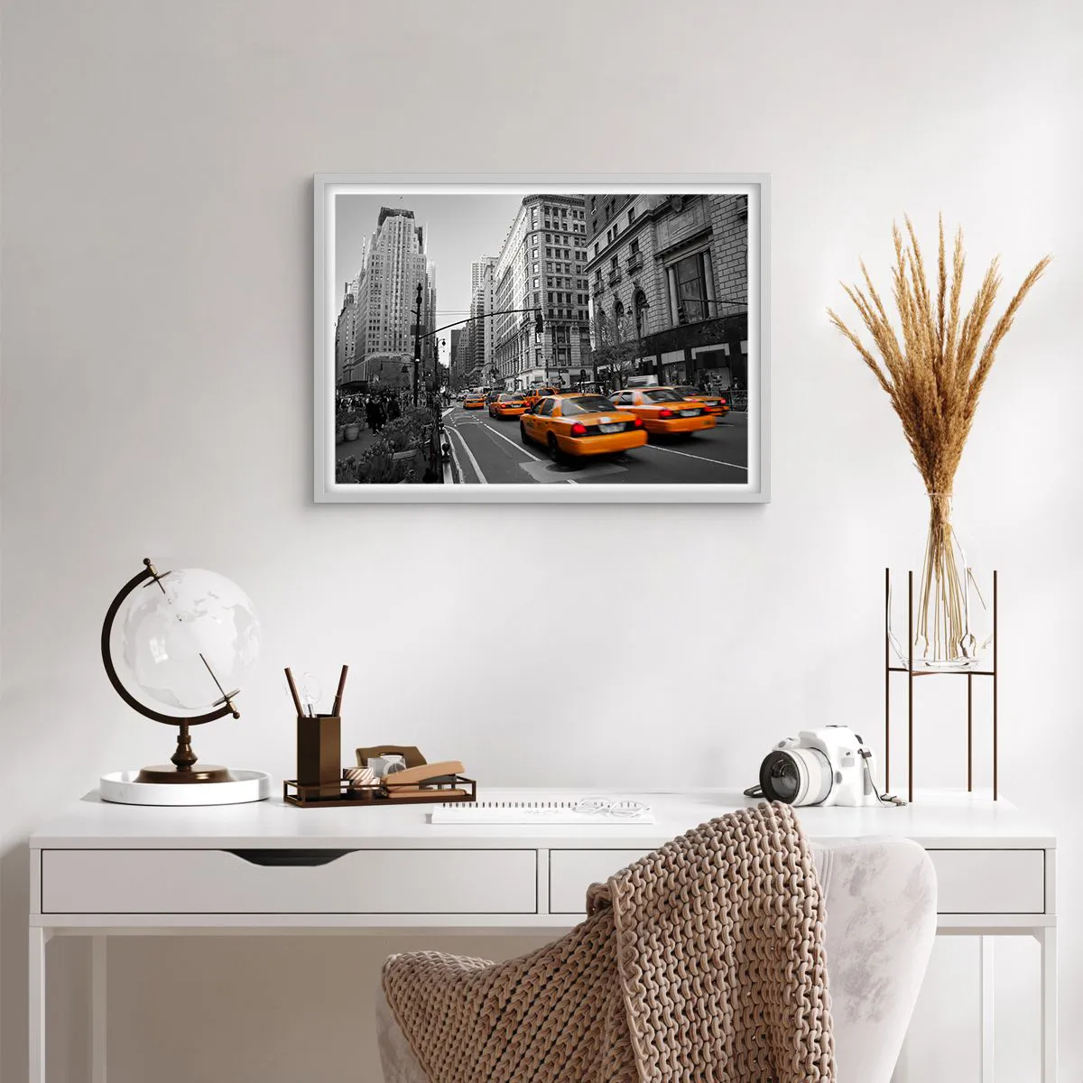 Affisch i vit ram - Storstadens solar - 70x50 cm