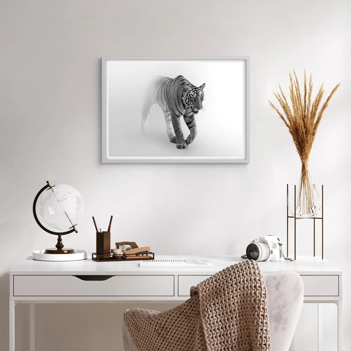 Poster in een witte lijst - Gehurkt in de mist - 70x50 cm