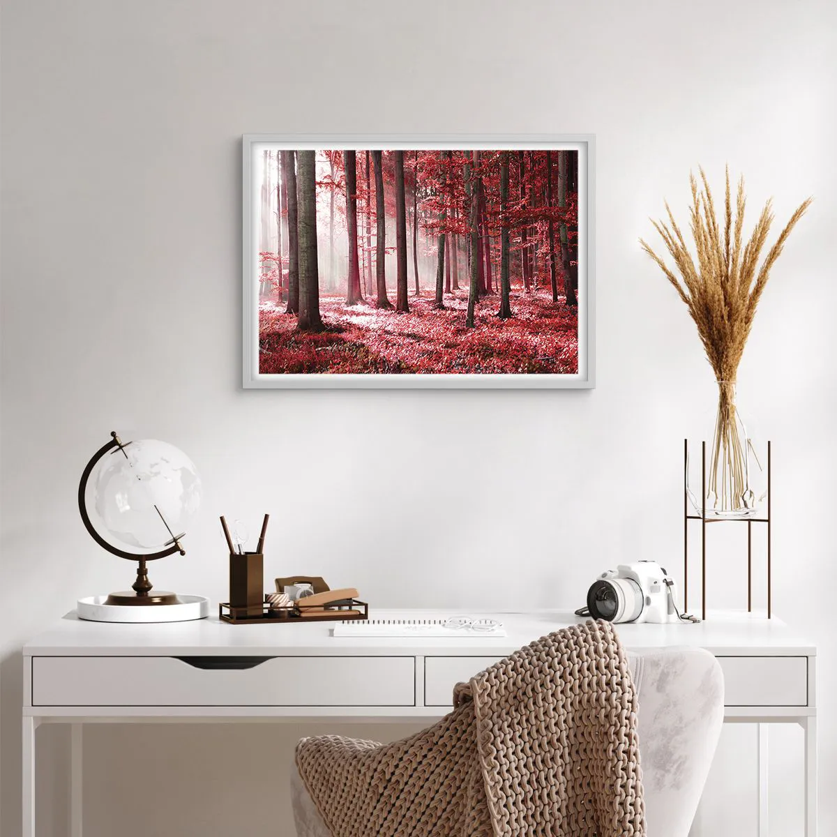 Affisch i vit ram - Röd är lika vacker - 70x50 cm