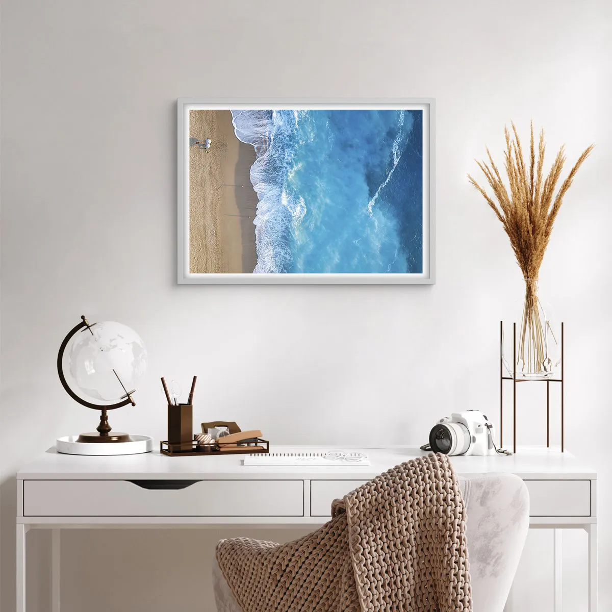 Poster in einem weißen Rahmen - Die Kraft des Blaus - 70x50 cm