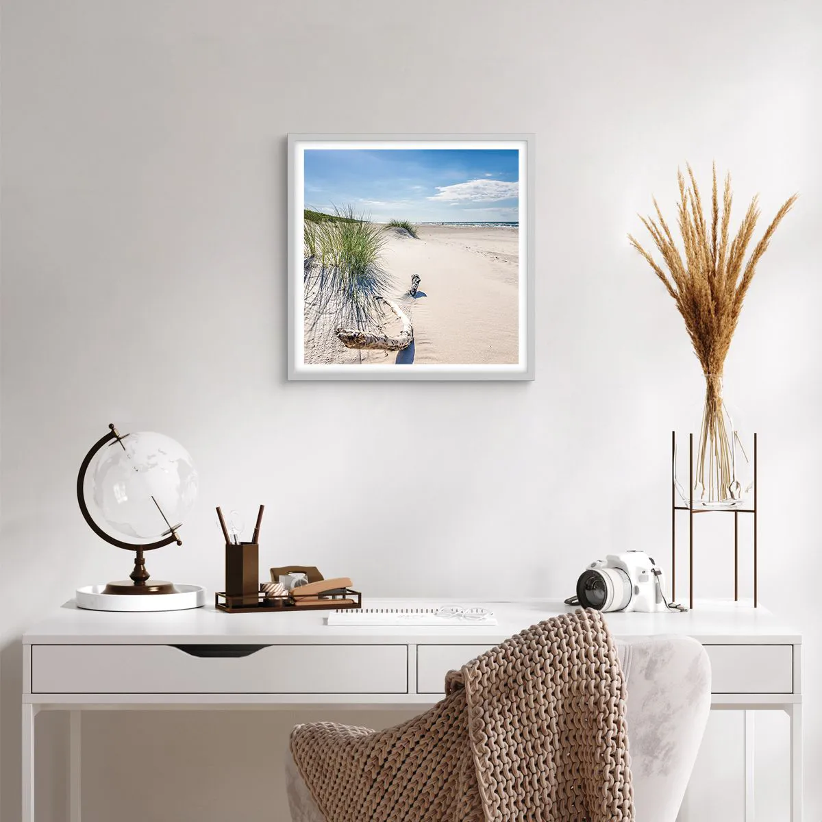 Poster in een witte lijst - De mooiste zandstrand? Oostzee-strand - 50x50 cm