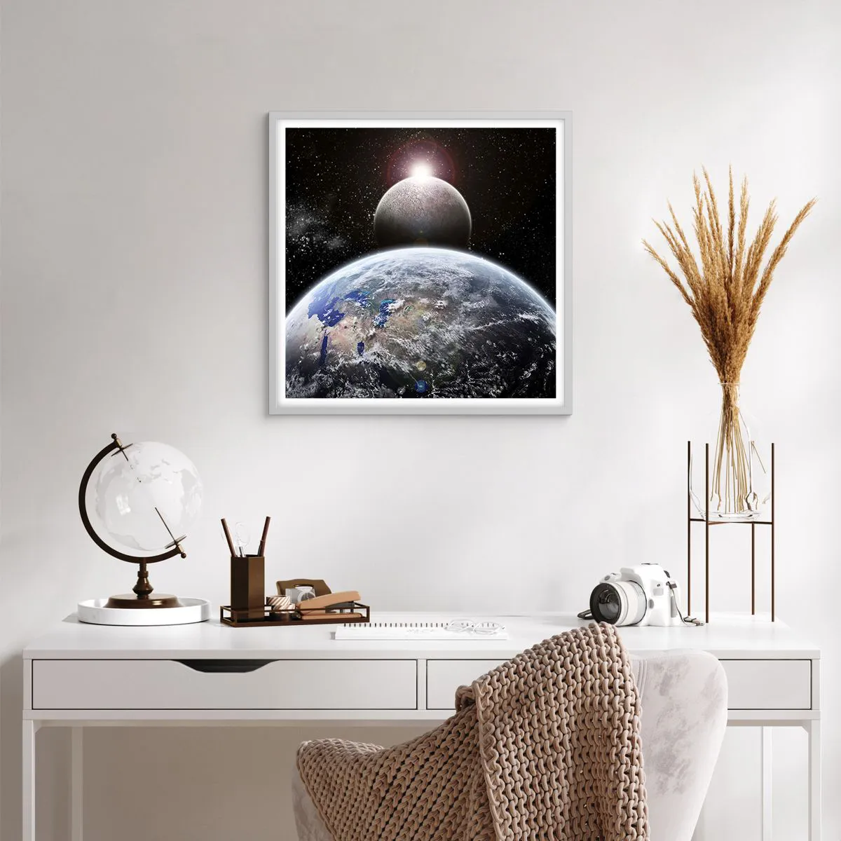 Poster in einem weißen Rahmen - Weltraumlandschaft - Sonnenaufgang - 60x60 cm