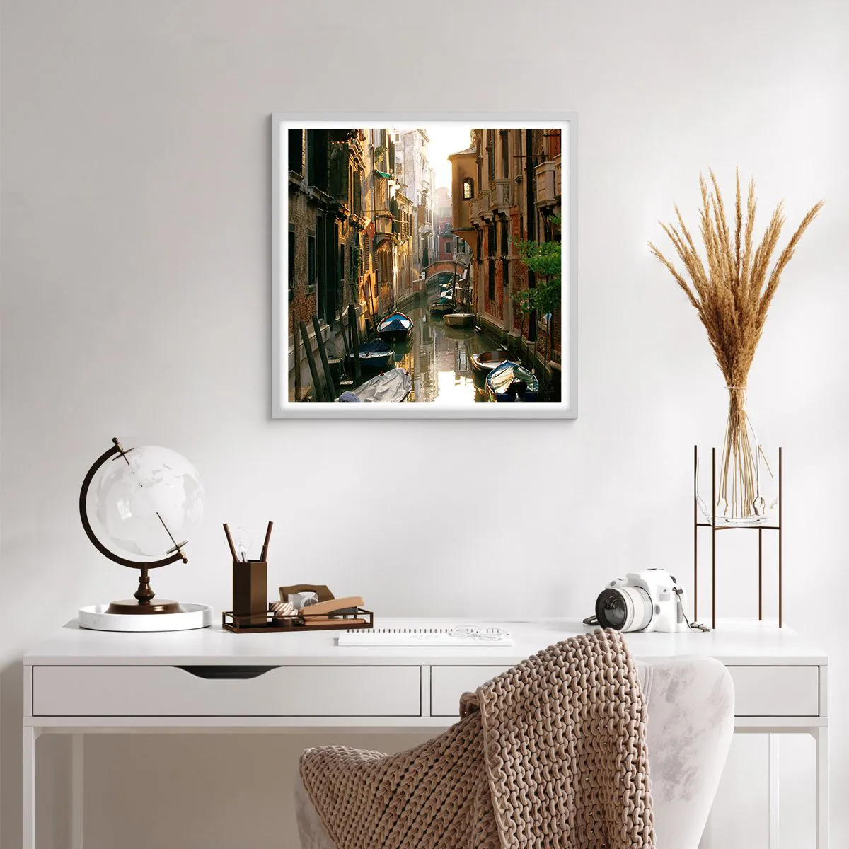 Pôster em moldura branca - Em um beco veneziano - 60x60 cm