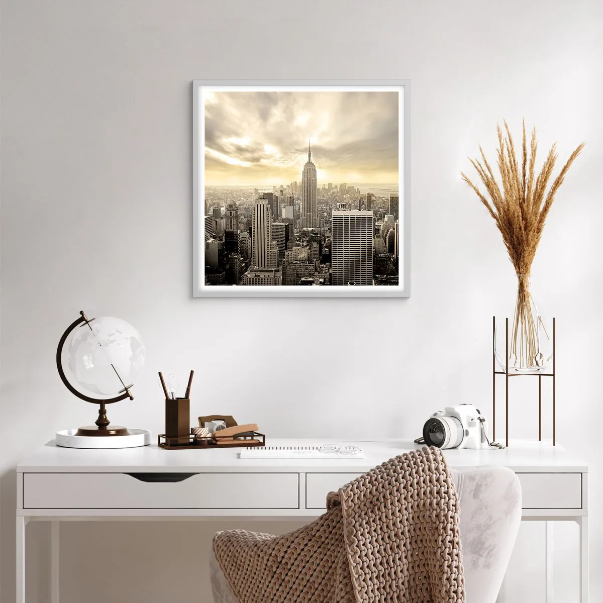 Plakat i hvid ramme - New York vævet af grå - 60x60 cm