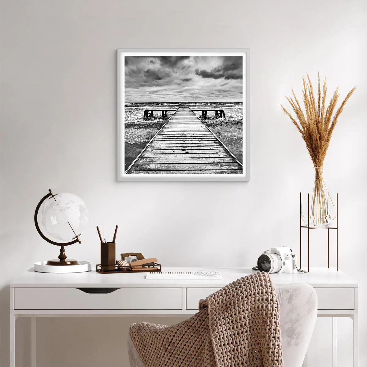 Poster in einem weißen Rahmen - Ich warte darauf, dass der Wind wegjagt... - 60x60 cm