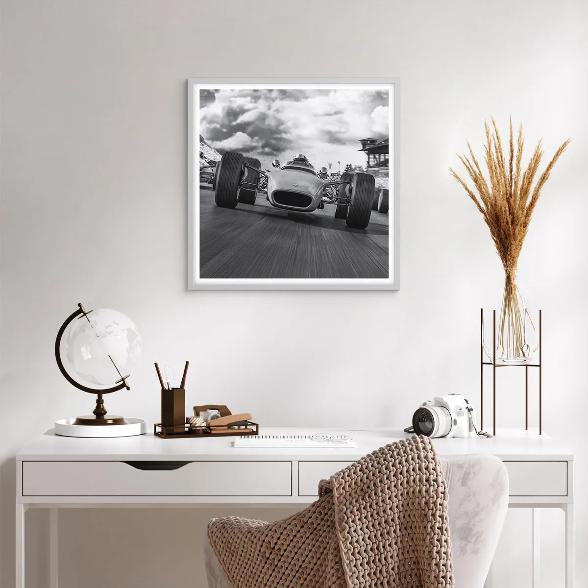 Póster en marco blanco - ¡Hay poder! - 60x60 cm