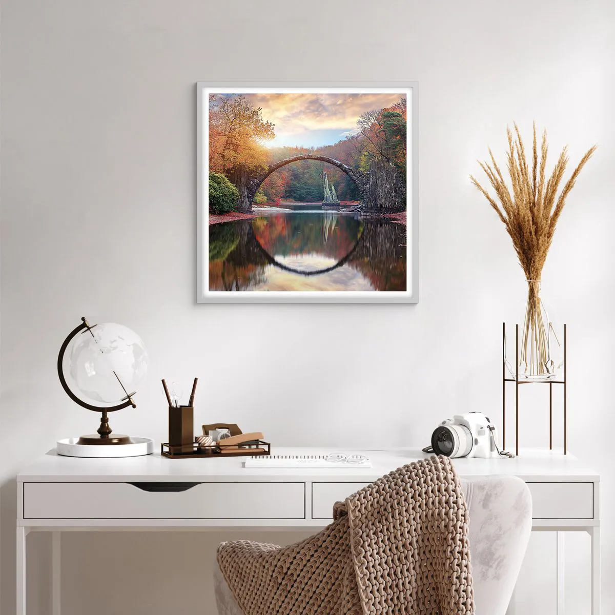 Poster in einem weißen Rahmen - Auf der anderen Seite des Spiegels - 60x60 cm