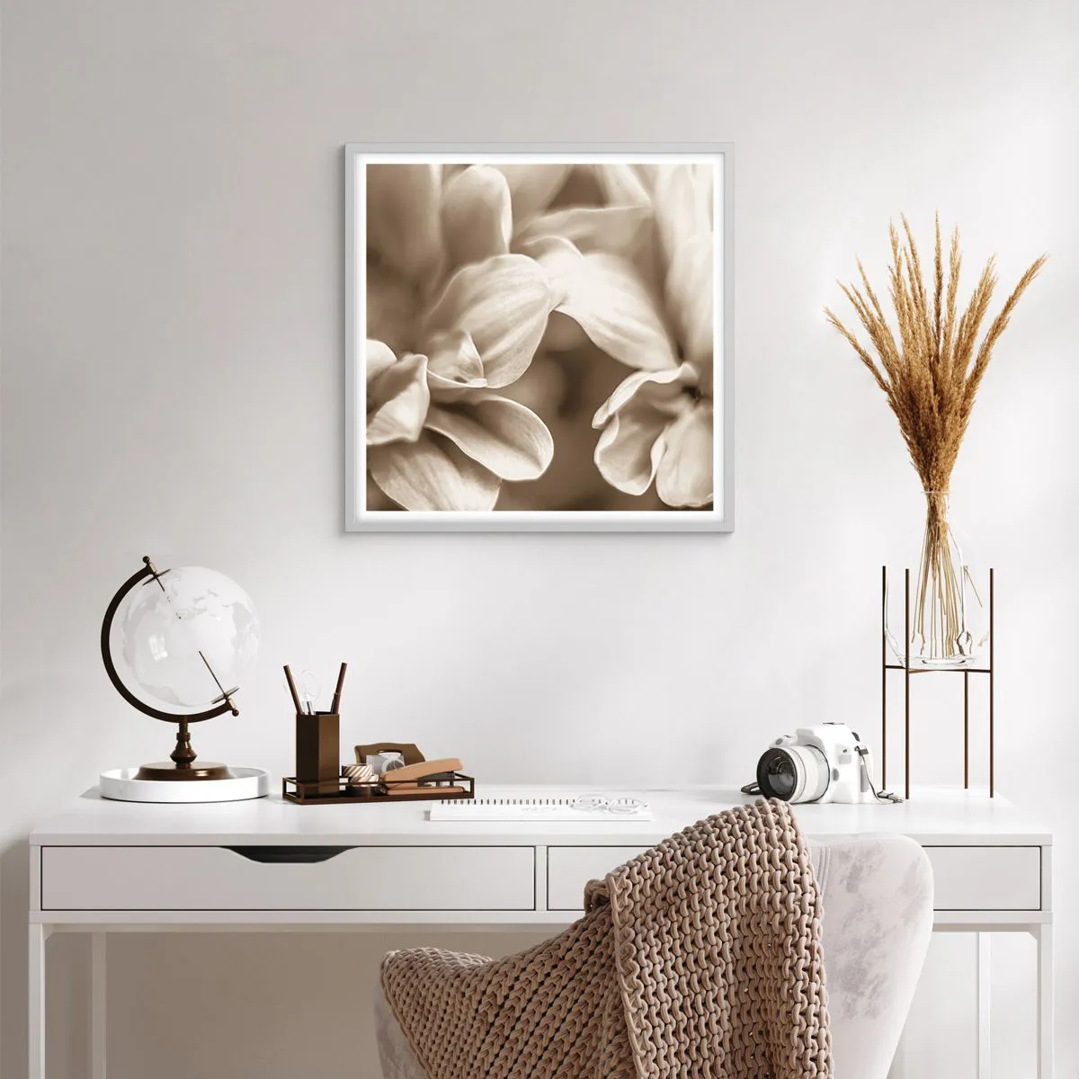 Poszter fekete keretben - Gyengéd, mint egy mosoly - 60x60 cm