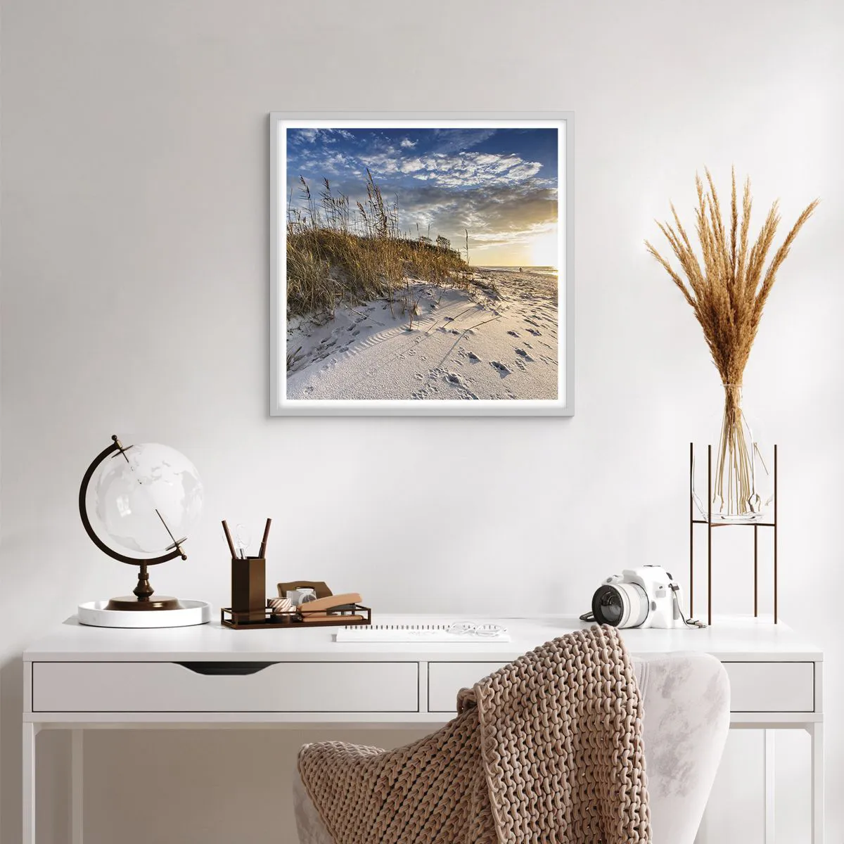 Poster in een witte lijst - Een uitnodiging voor een wandeling - 60x60 cm