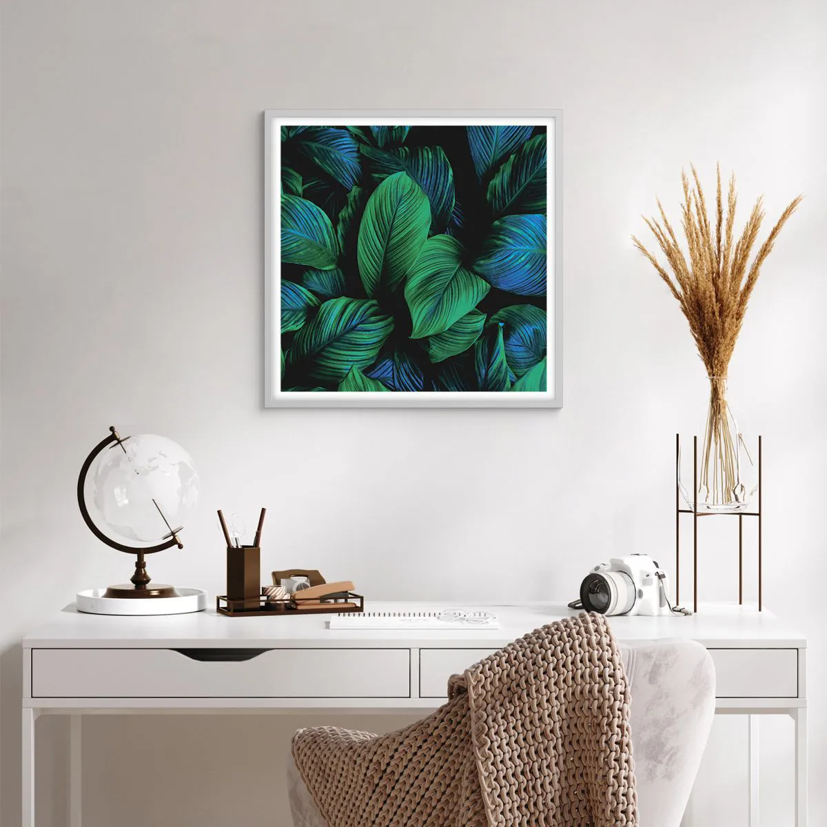 Plakát v bílém rámu - V zeleném davu - 60x60 cm