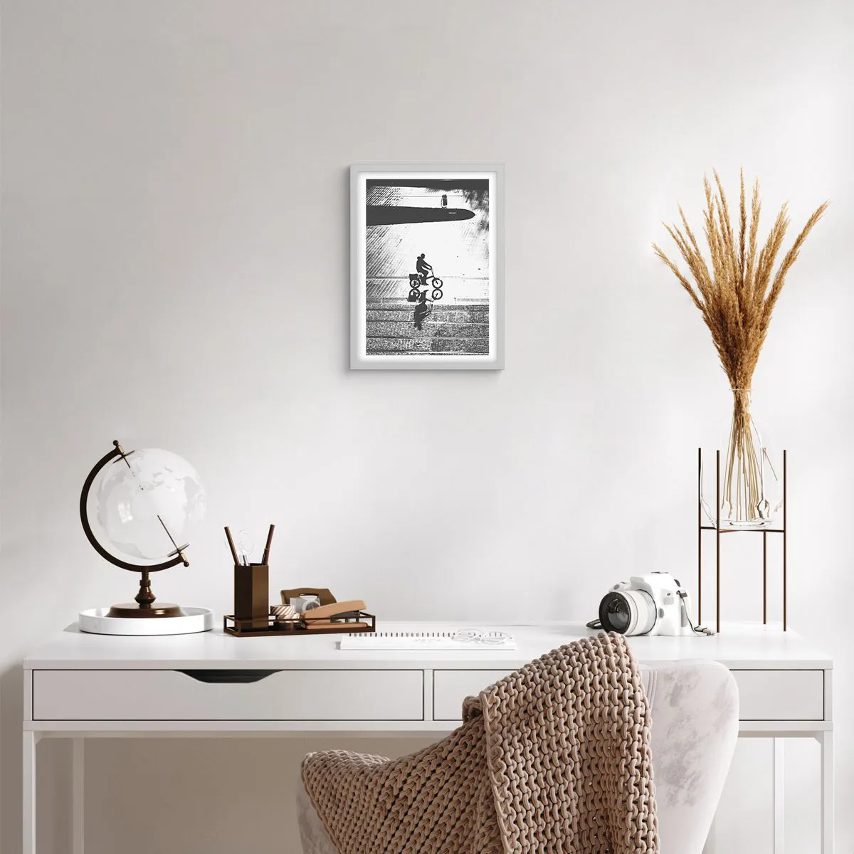 Poster în ramă albă - Înainte, prin oraș - 30x40 cm