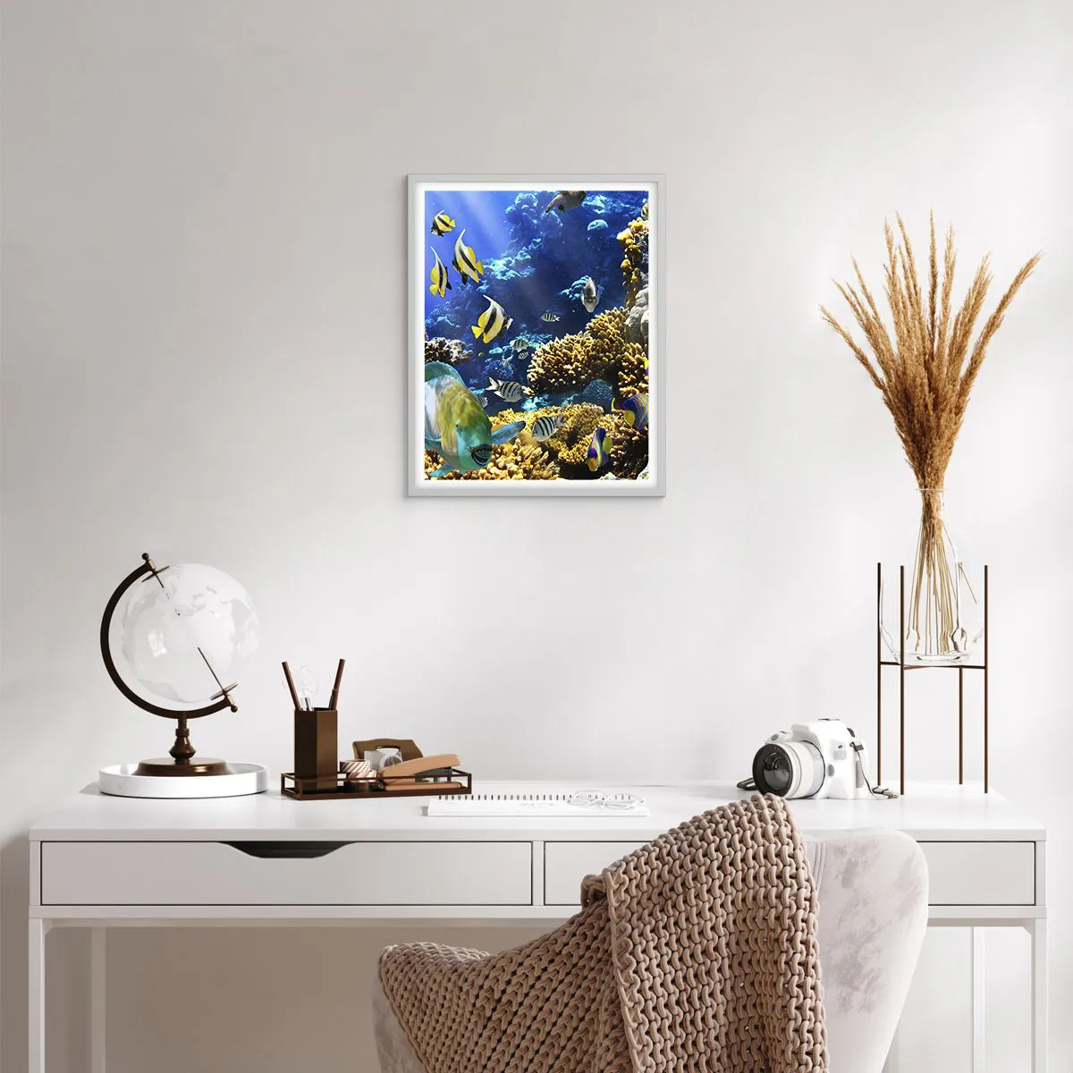 Affiche dans un cadre blanc - Poster - Beaucoup de circulation sur la route des vacances - 40x50 cm