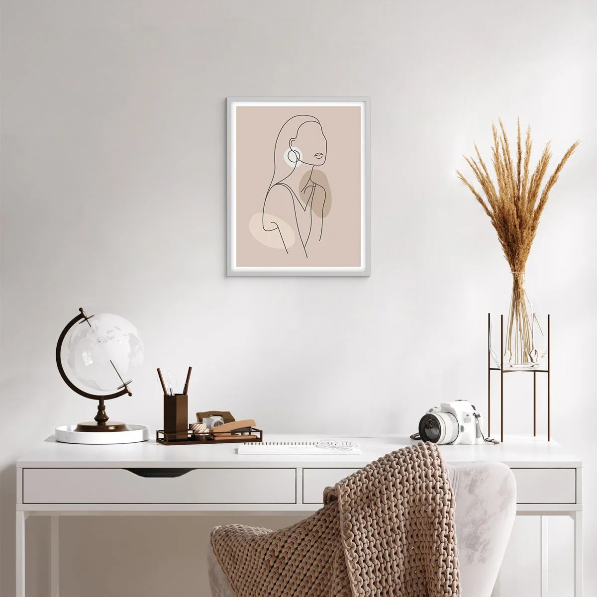 Plakat w białej ramie - Ikona dziewczęcości - 40x50 cm