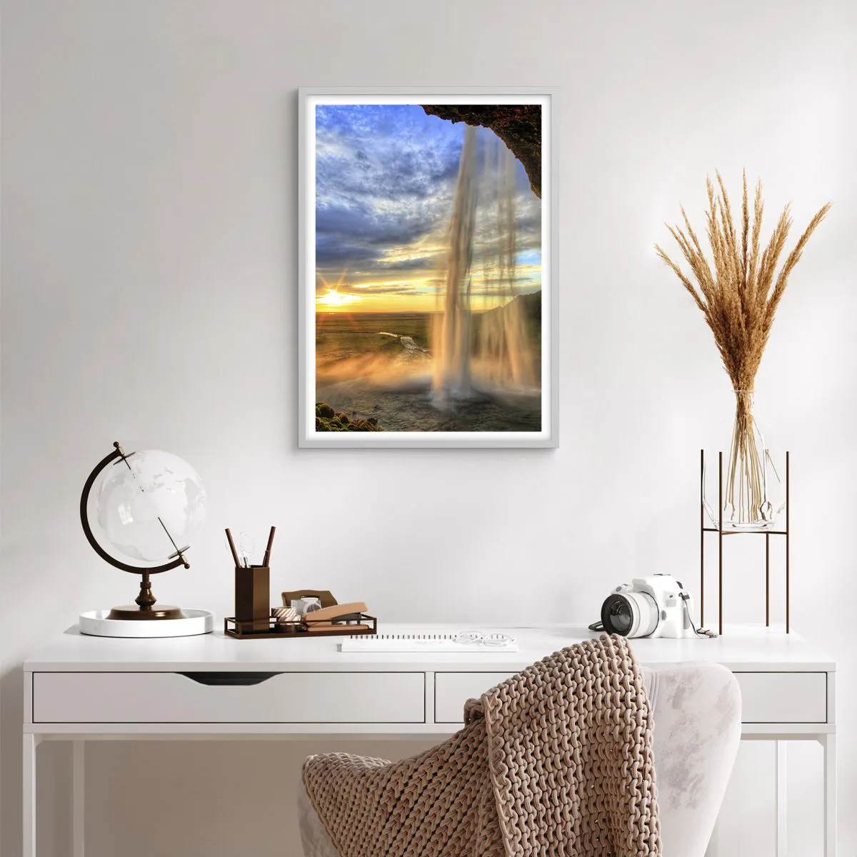 Poster in een witte lijst - De wereld achter een sluier van druppels - 50x70 cm