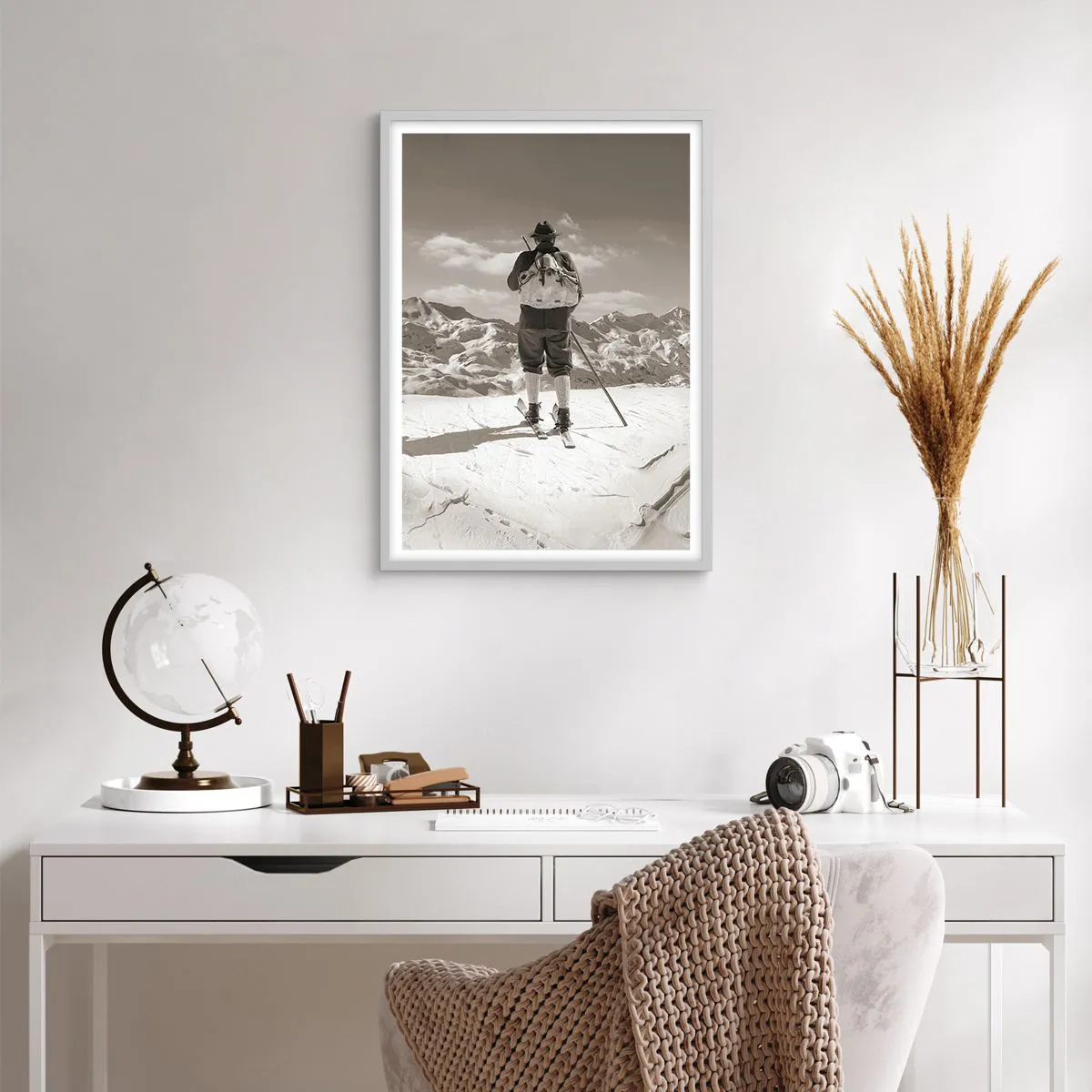 Poster în ramă albă - Și munții sunt la fel - 50x70 cm