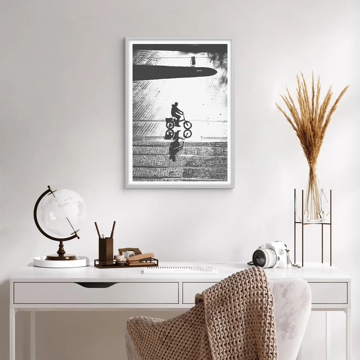 Affisch i vit ram - Rakt fram genom staden - 50x70 cm