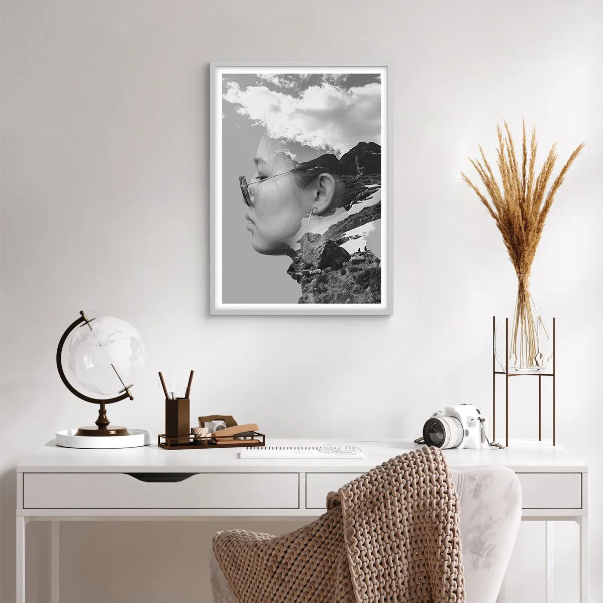 Plakat w białej ramie - Portret górny i chmurny - 50x70 cm