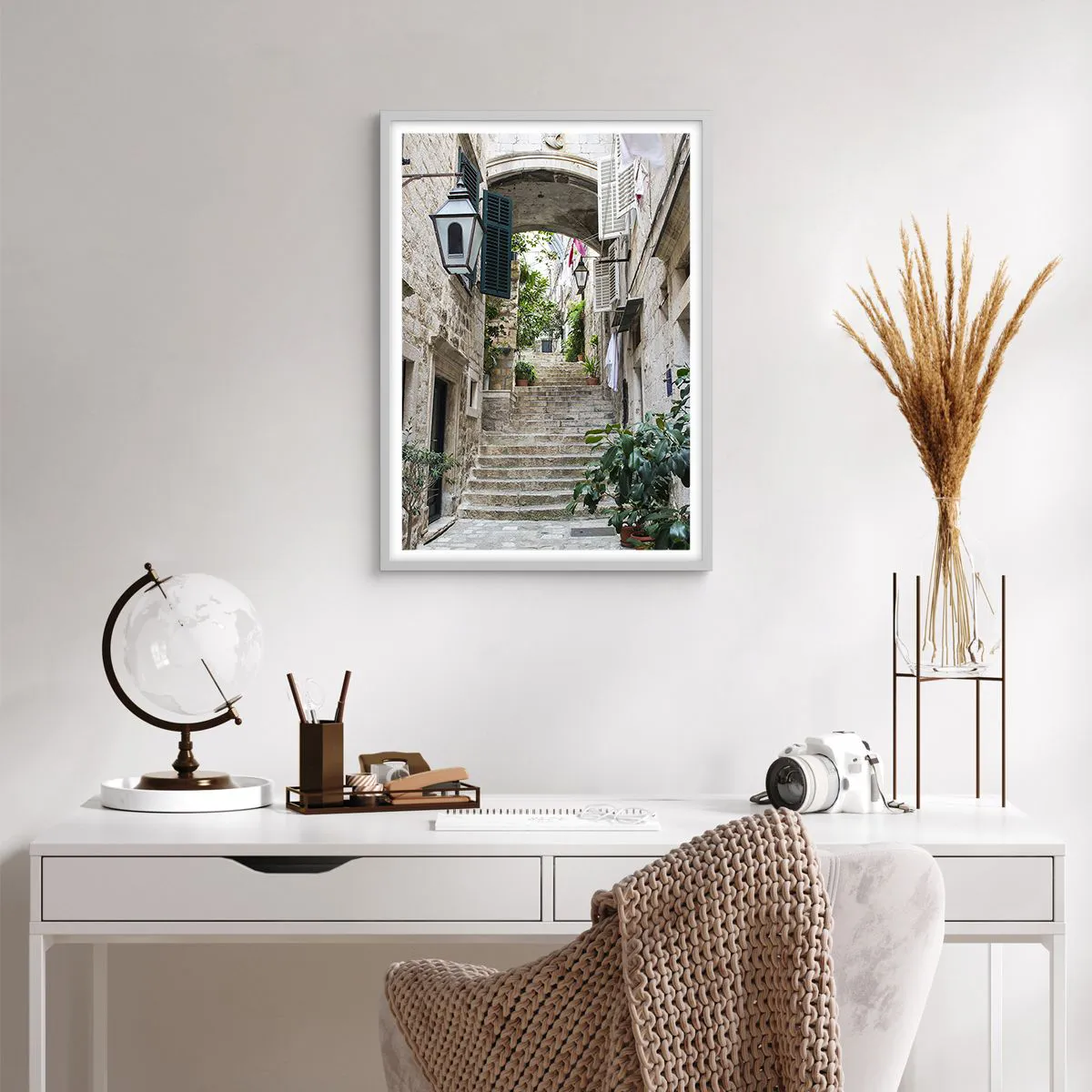 Pôster em moldura branca - Beco encantador - 50x70 cm