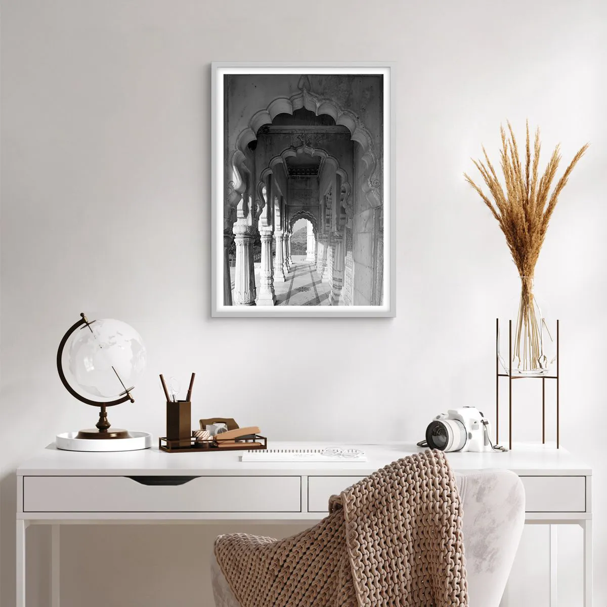 Póster en marco blanco - El escenario de los cuentos de Oriente - 50x70 cm