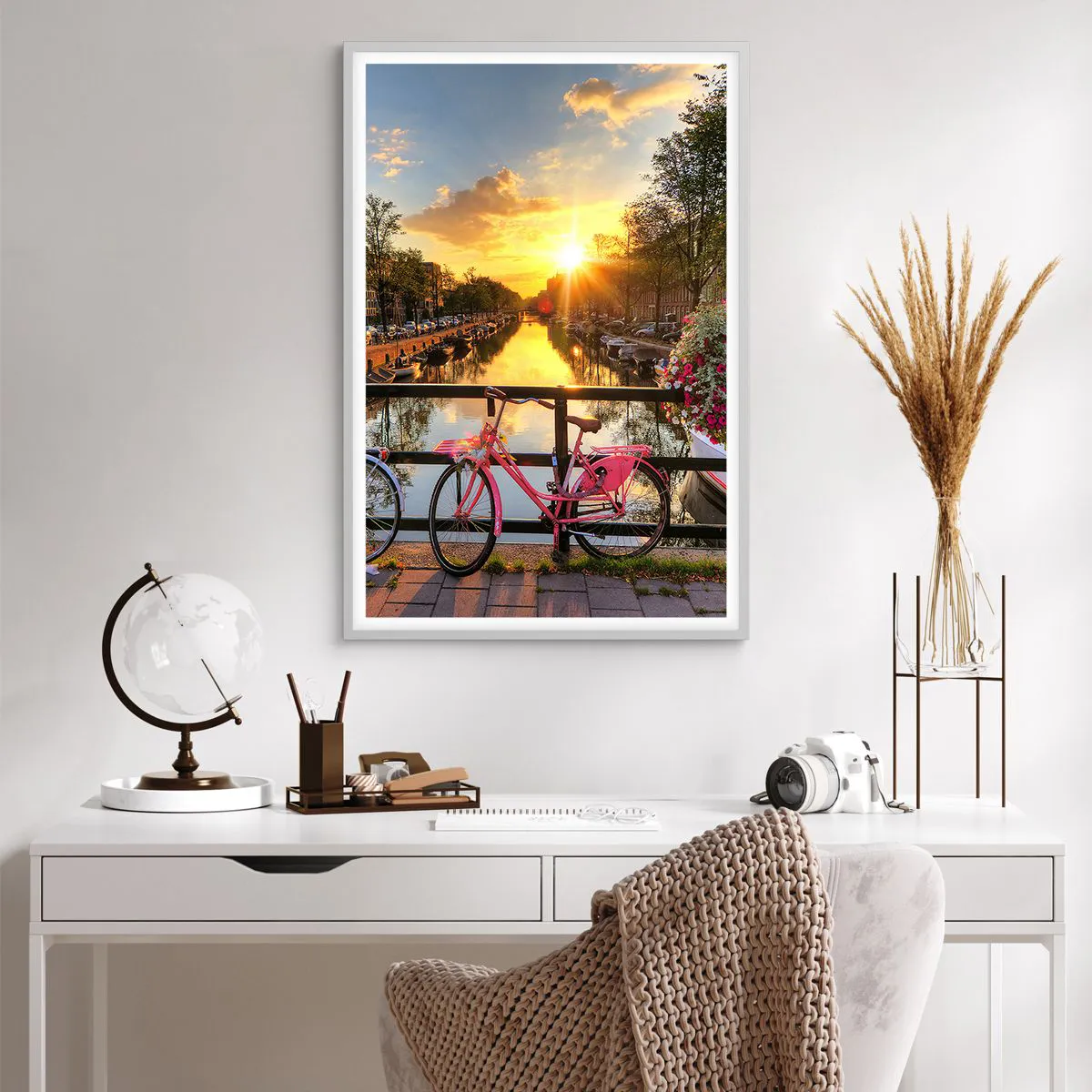 Plagát v bielom ráme - Jarné ráno v Amsterdame - 61x91 cm