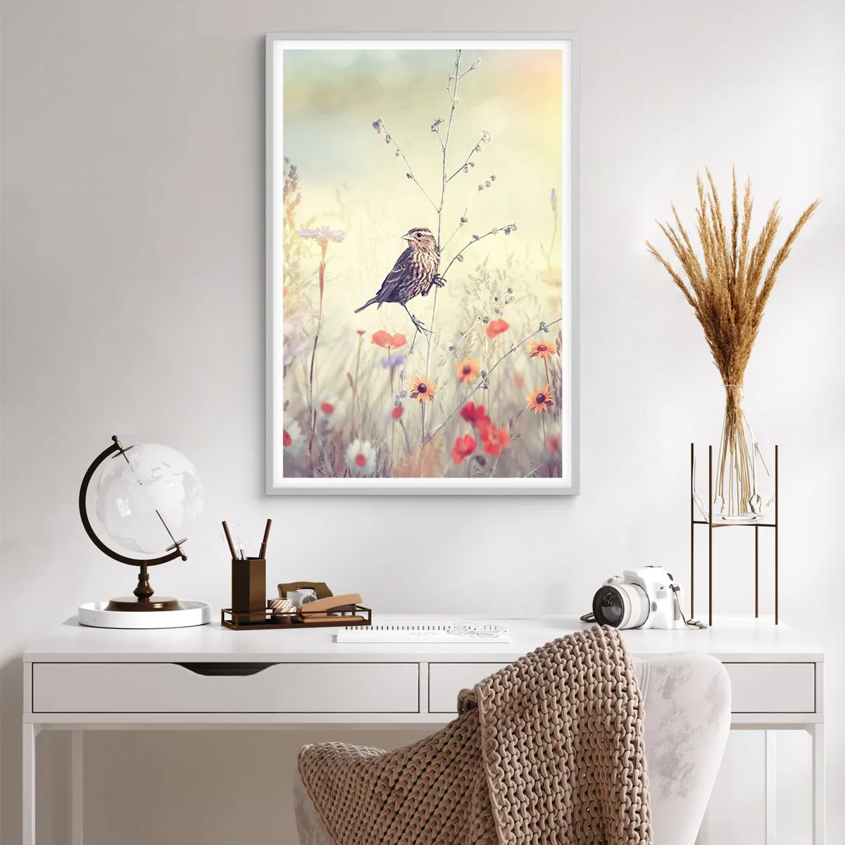 Plakat w białej ramie - Ptasi portret z łąką w tle - 61x91 cm